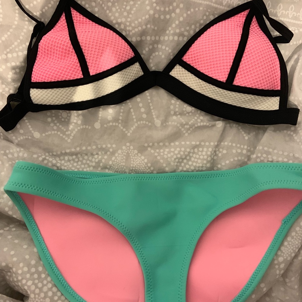 Triangle Bikini - Picture 2 of 2